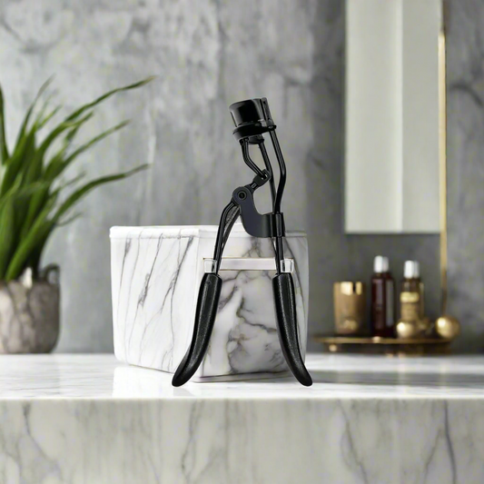 Effortless Glam with the Padded Eyelash Curler