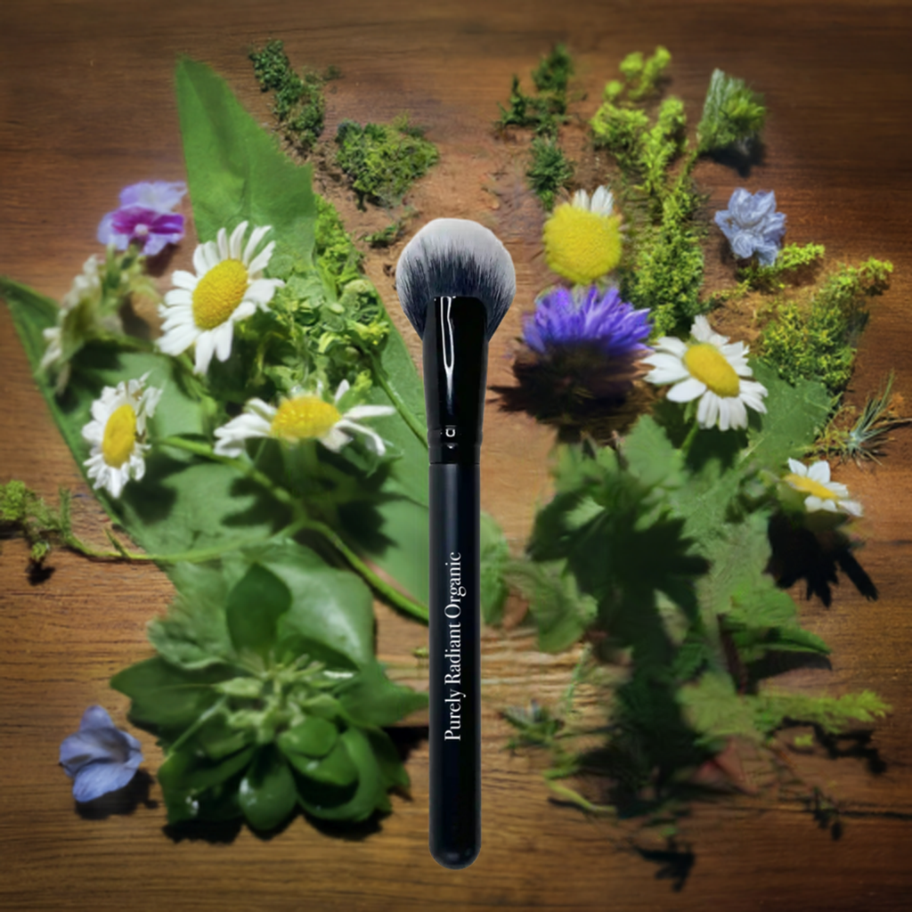 Cheek Fan Brush for Flawless Blush, Contour, and Highlight | Purely Radiant Organic